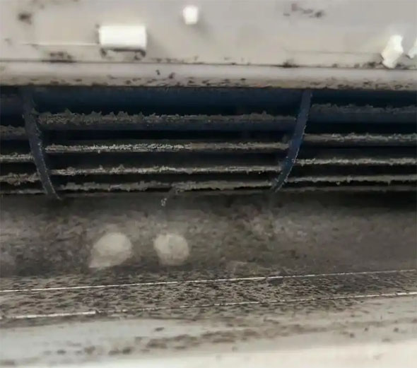 达拉特空调吹的风有股烧焦味是怎么回事